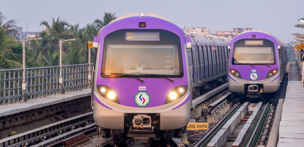 Linxon在加尔各答调试牵引变电站 railway_Shutterstock_1678545358