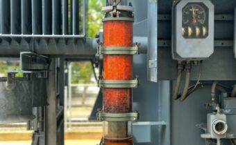 Sustainable digitalization using self-dehydrating breathers