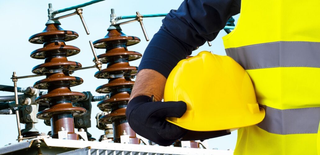 苏格兰和南方电网推出720万美元的伊林变电站升级 substation engineer_Shutterstock_2171256879