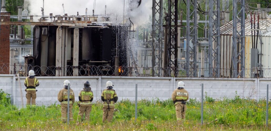 特斯瓦内变电站火灾引发对破坏行为的担忧 substation fire_Shutterstock_2164549297
