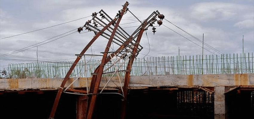 Nisarga飓风过后,Raigad村庄恢复供电 transmission towers